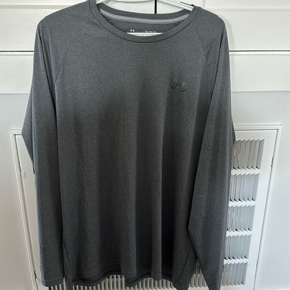 Under Armour. Men’s, gray, long sleeved shirt. - Picture 1 of 1